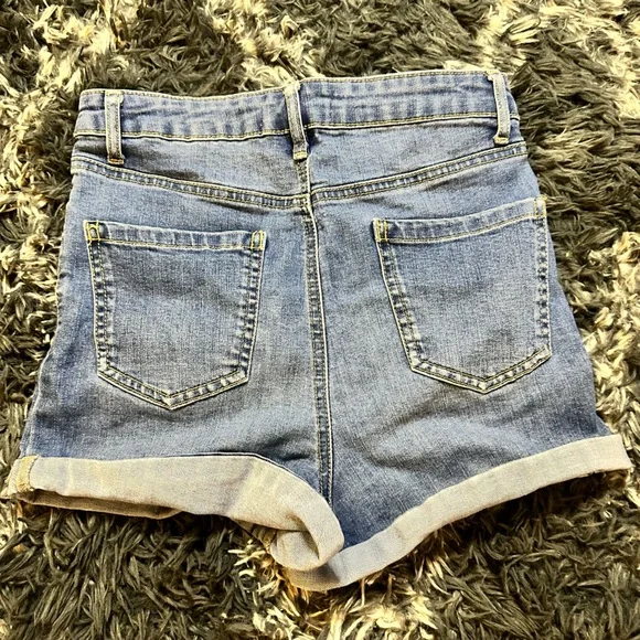 Shorts - Picture 5 of 7